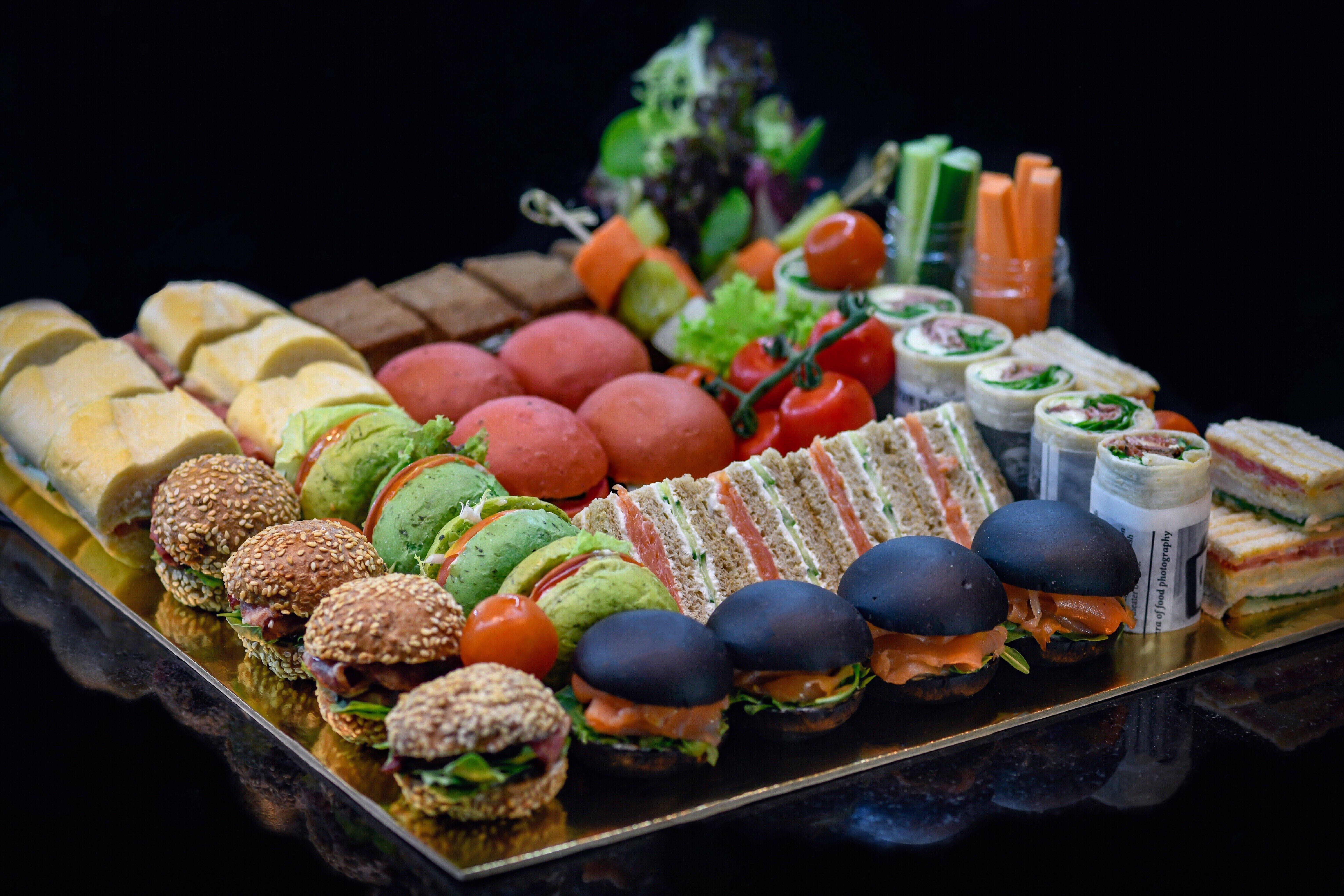 Intercontinental Bahrain, An Ihg Hotel Manama Ngoại thất bức ảnh A selection of finger food