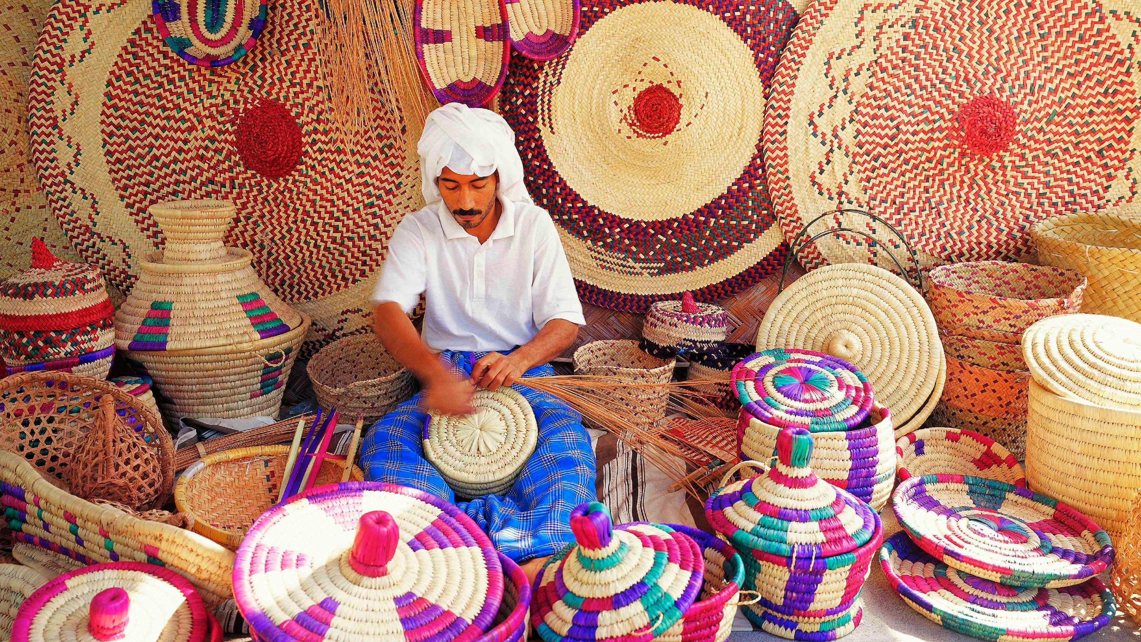 Intercontinental Bahrain, An Ihg Hotel Manama Ngoại thất bức ảnh A basket weaver in Tunisia