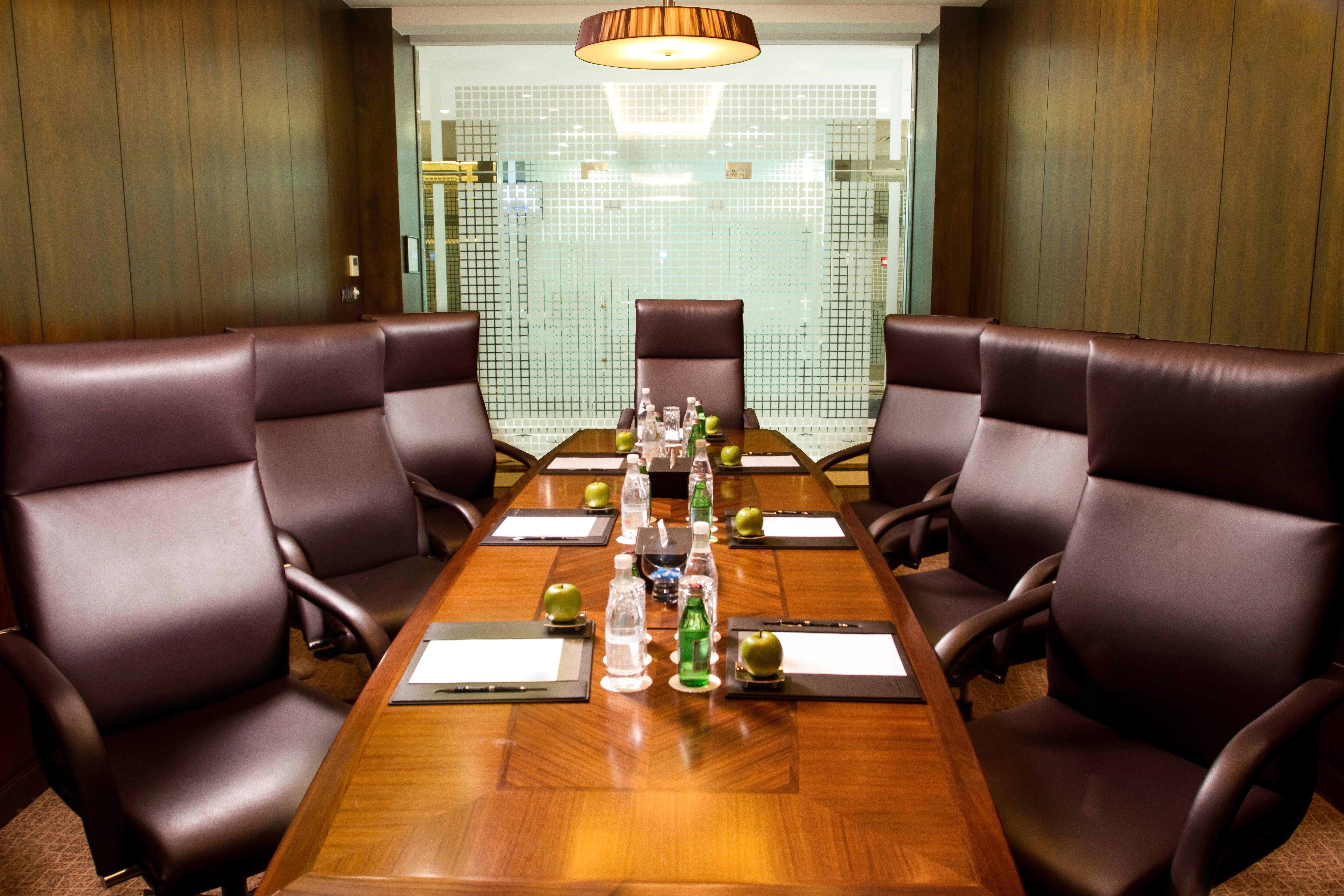 Intercontinental Bahrain, An Ihg Hotel Manama Ngoại thất bức ảnh A boardroom at a hotel