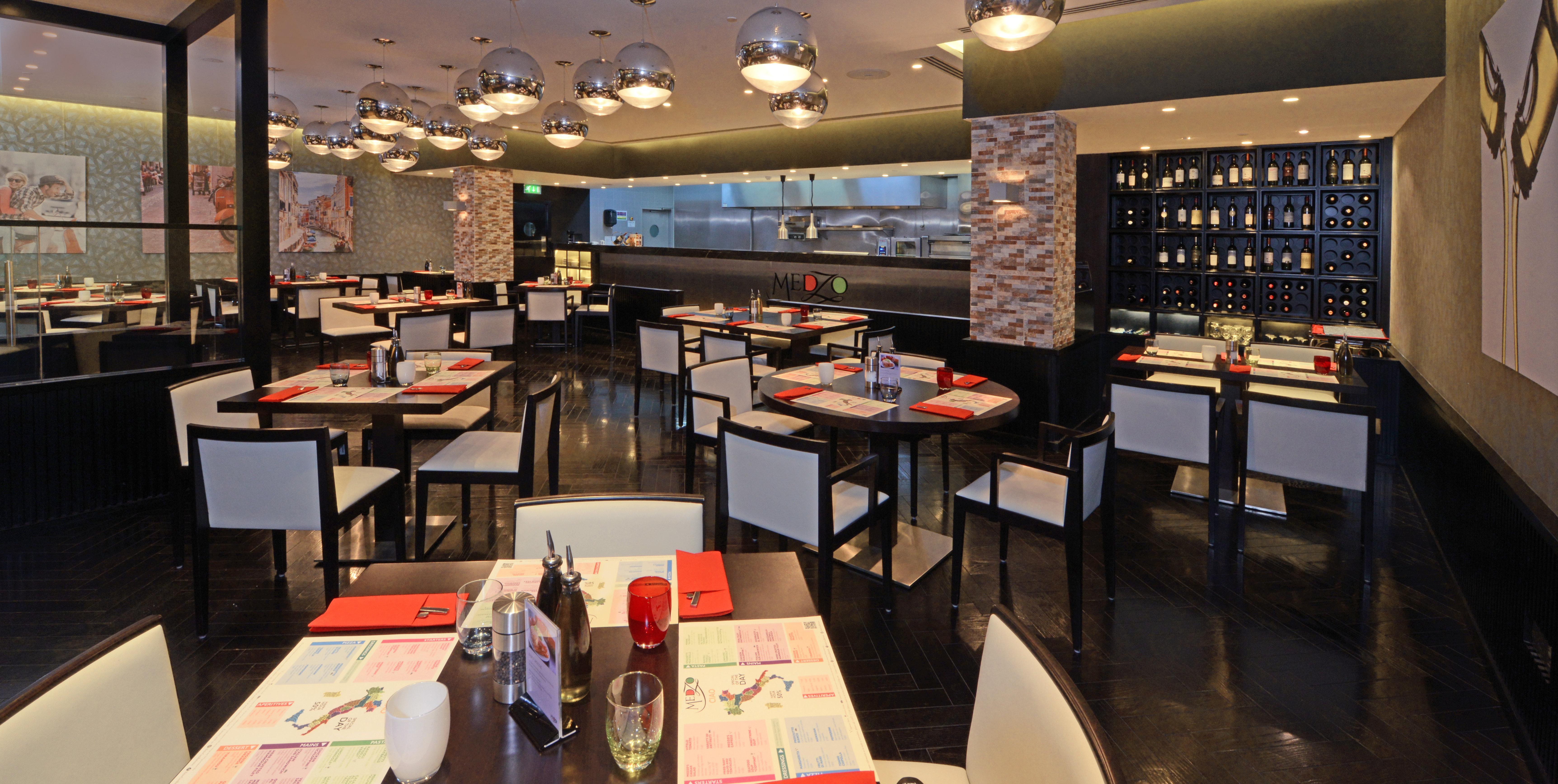 Intercontinental Bahrain, An Ihg Hotel Manama Ngoại thất bức ảnh Interior of a restaurant in Paris