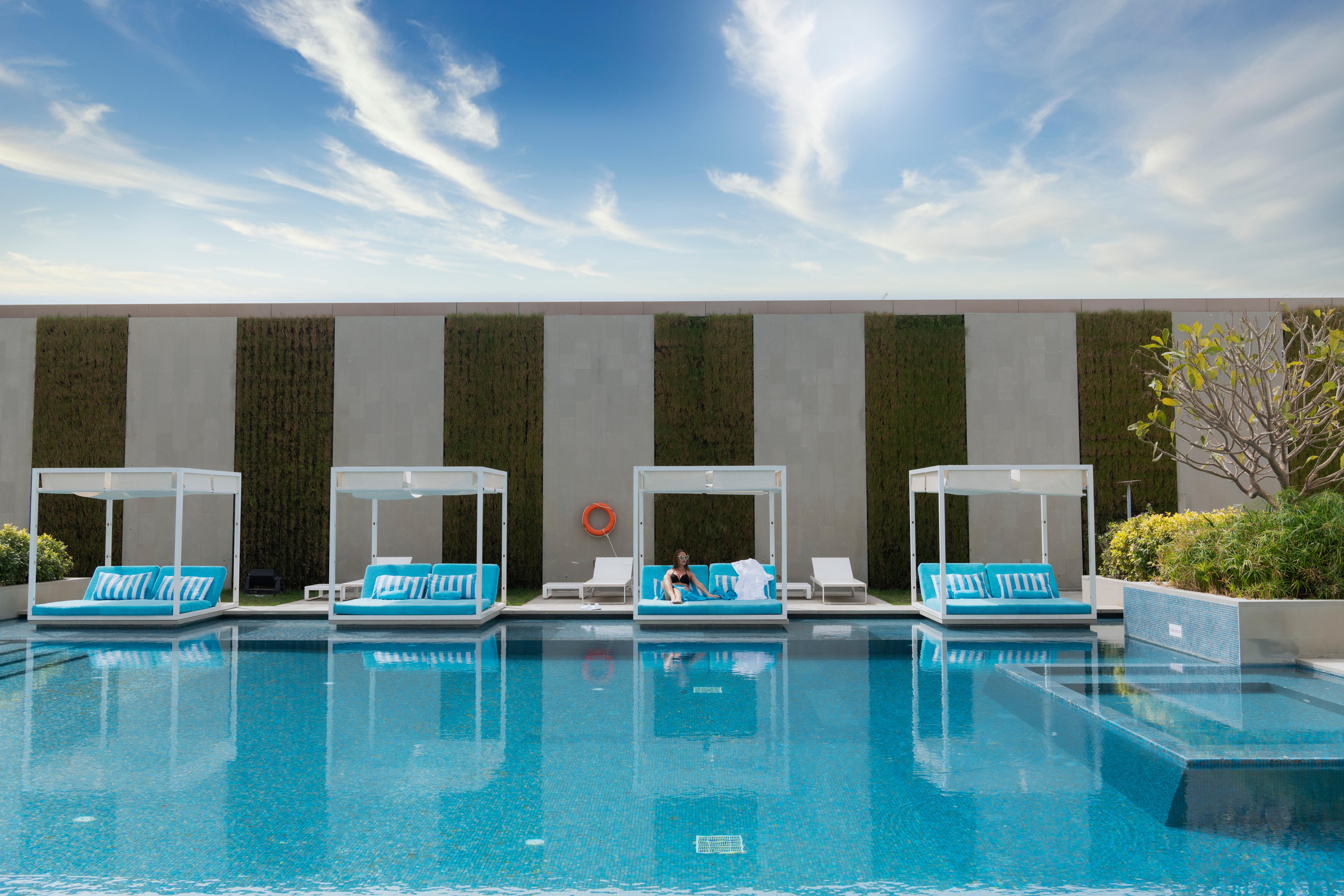 Intercontinental Bahrain, An Ihg Hotel Manama Ngoại thất bức ảnh The pool at the hotel