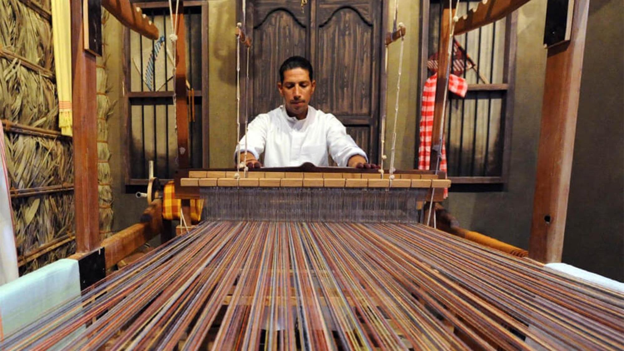 Intercontinental Bahrain, An Ihg Hotel Manama Ngoại thất bức ảnh A weaver in the Philippines