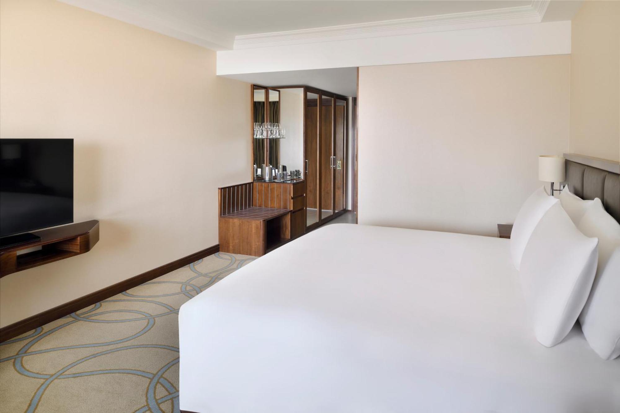 Intercontinental Bahrain, An Ihg Hotel Manama Ngoại thất bức ảnh A bedroom at the hotel